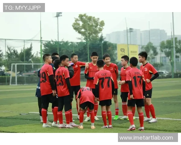 模仿足球巨星训练日常揭秘从动作到心态全面还原球场传奇 模仿足球巨星训练日常揭秘从动作到心态全面还原球场传奇